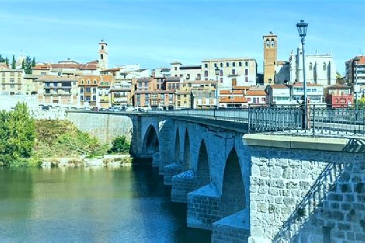 Lillian, 39 — Escort in Villan de Tordesillas, Spain