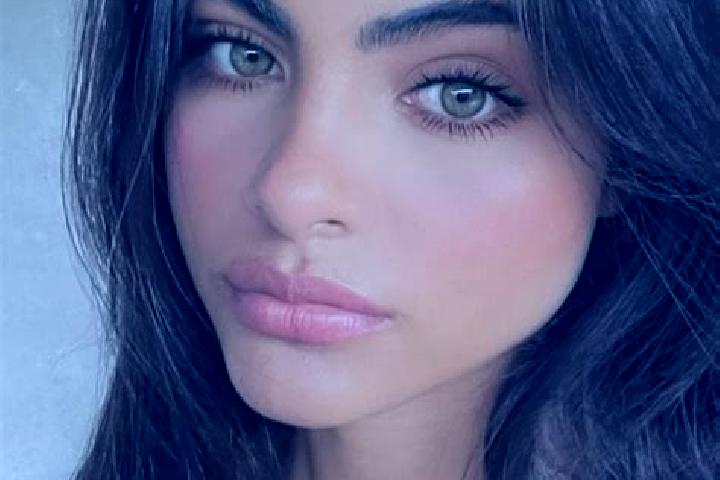 Lily, 20, a brunette green-eyed asian companion based in Portal de las Salinas. Offering Overnight, Deep French Kissing, Dinner Date, Domination, BDSM. Avail...