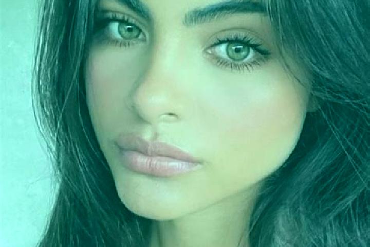 Lily, 20, a red brown-eyed indian companion based in Klein Roennau. Offering Girlfriend Experience, OWO, Deep French Kissing, CIM. Available for incall and o...