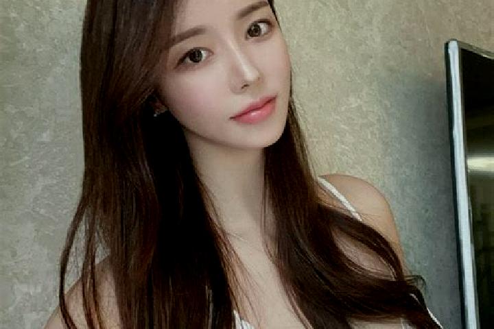 Lily, 20 — Escort in Erdaodianzi, China