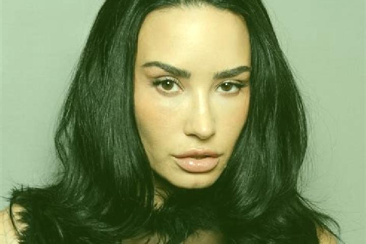 Lily, 20 — Escort in Paradas, Spain