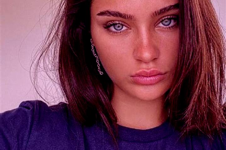 Lily, 21, a brunette dark-eyed mixed companion based in NirTsevi. Offering Dinner Date, OWO, Girlfriend Experience. Available for incall and outcall, overnig...