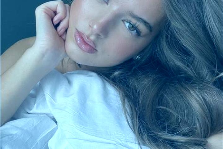 Lily, 21, a chestnut amber-eyed latina companion based in Kota Trieng. Offering CIM, Deep French Kissing, Dinner Date. Available for incall and outcall, day ...