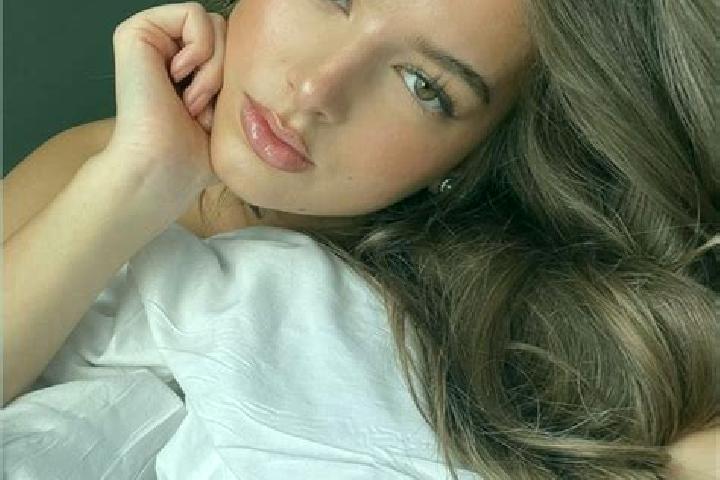 Lily, 21, a chestnut green-eyed latina companion based in Chunhe. Offering Girlfriend Experience, Prostate Massage, Overnight, Erotic Massage. Available for ...