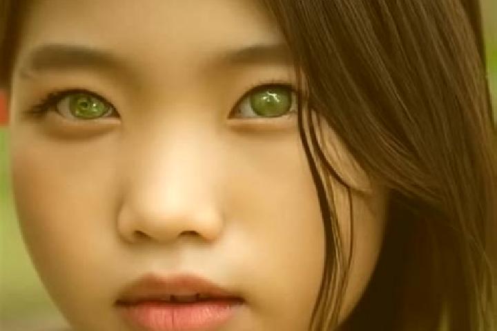Lily, 21, a red green-eyed asian companion based in Everbeek. Offering Girlfriend Experience, BDSM. Available for incall and outcall, overnight bookings avai...