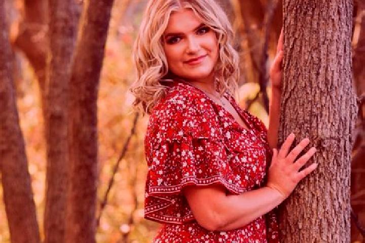 Lily, 21 — Escort in Alden, United States