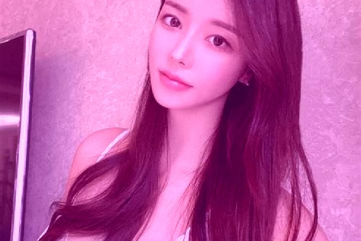 Lily, 21 — Escort in Anzihao, China