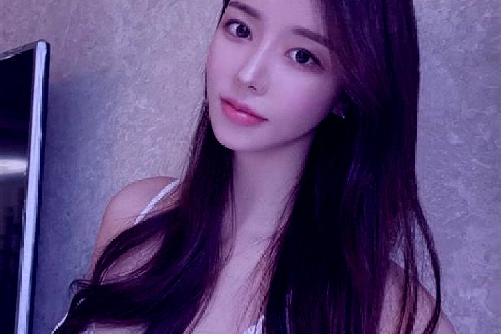 Lily, 21 — Escort in Xiagang, China