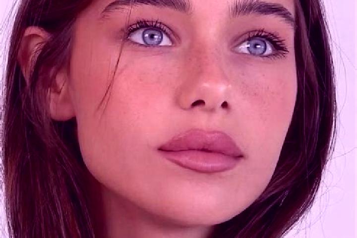 Lily, 22, a brunette brown-eyed ebony companion based in Chillar. Offering Duos, GFE, Overnight. Available for incall and outcall, day and evening dates.