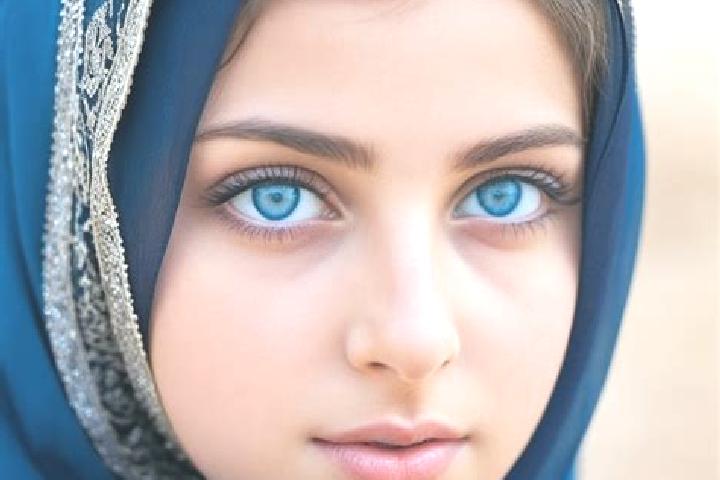 Lily, 22, a chestnut blue-eyed middle eastern companion based in Palmas de Monte Alto. Offering 69, Massage, Domination, Dinner Date. Available for incall an...