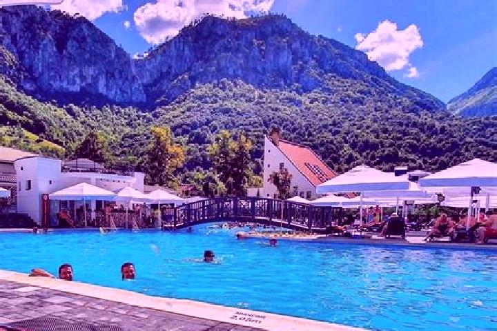 Lily, 22 — Escort in Baia de Arama, Romania