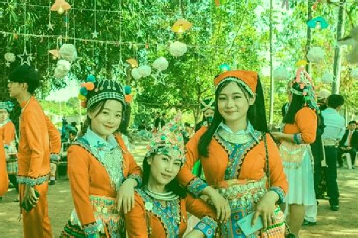 Lily, 22 — Escort in Ban Muang-Et, Laos
