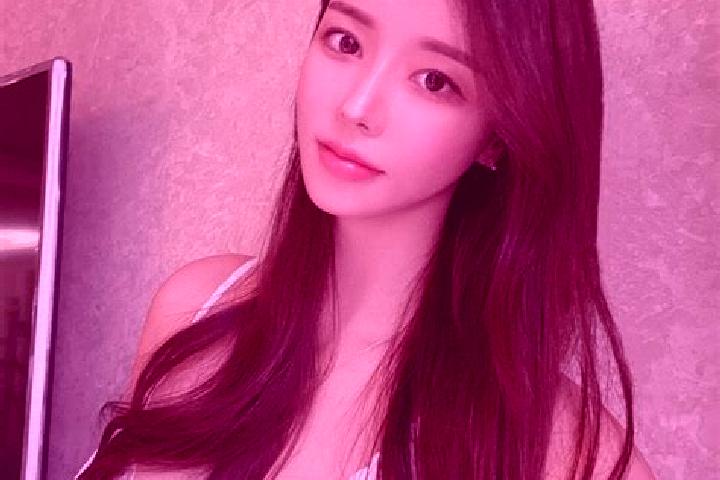 Lily, 22 — Escort in Wulipai, China