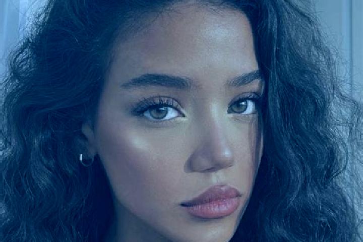 Lily, 23, a black brown-eyed mediterranean companion based in Lis. Offering Tantra, OWO, CIM. Available for incall and outcall, day and evening dates.