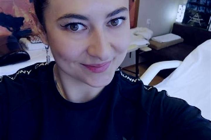 Lily, 23, a brunette grey-eyed latina companion based in Schwarzau im Gebirge. Offering Fetish, Massage, CIM. Available for incall and outcall, overnight boo...