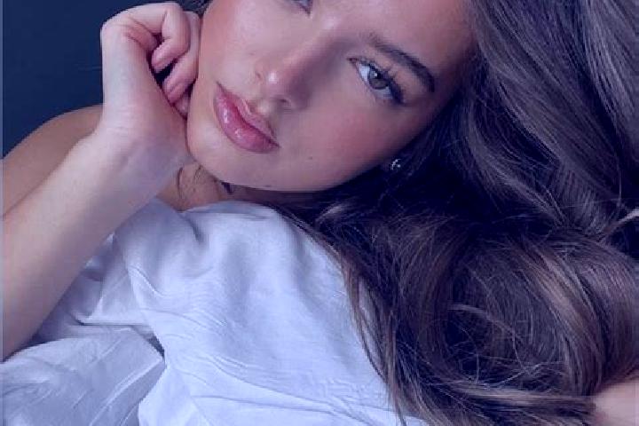 Lily, 23, a chestnut grey-eyed latina companion based in Staryy Vovchynets. Offering A-Level, OWO, Striptease. Available for incall and outcall, day and even...