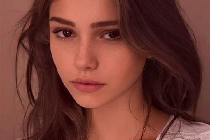 Lily, 23, a chestnut grey-eyed slavic companion based in Leura. Offering A-Level, Girlfriend Experience, Dinner Date, BDSM, Massage. Available for incall and...