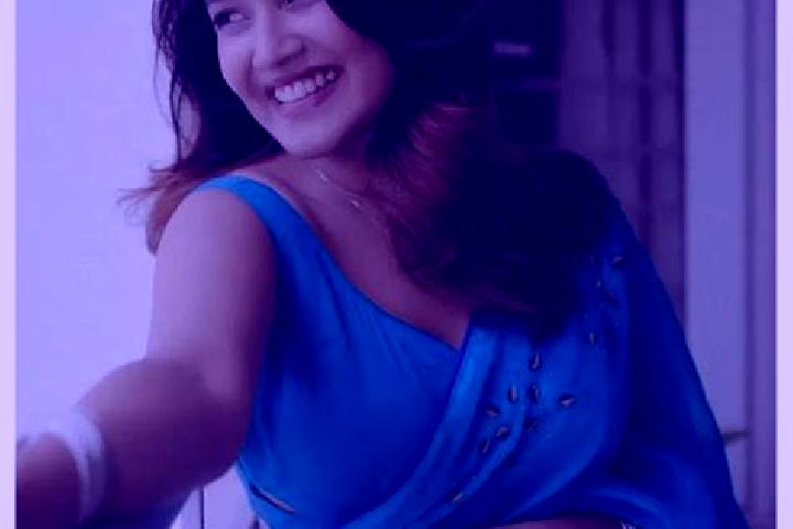 Lily, 23 — Escort in Beldanga, India
