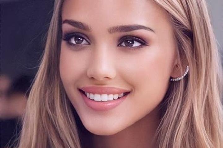 Lily, 24, a blonde brown-eyed indian companion based in Sibigo. Offering Dinner Date, Tantra, CIM. Available for incall and outcall, day and evening dates.