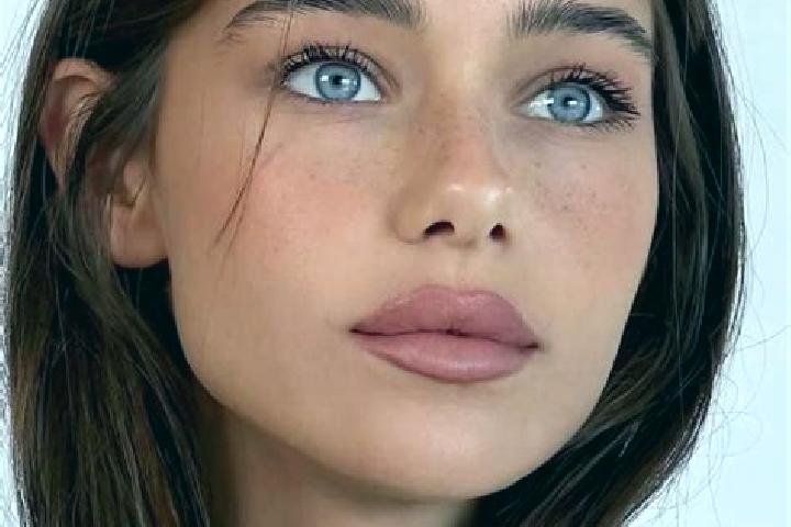 Lily, 24, a brunette brown-eyed caucasian companion based in Tiffauges. Offering Erotic Massage, Fetish, Party Girl, Domination, Couples. Available for incal...