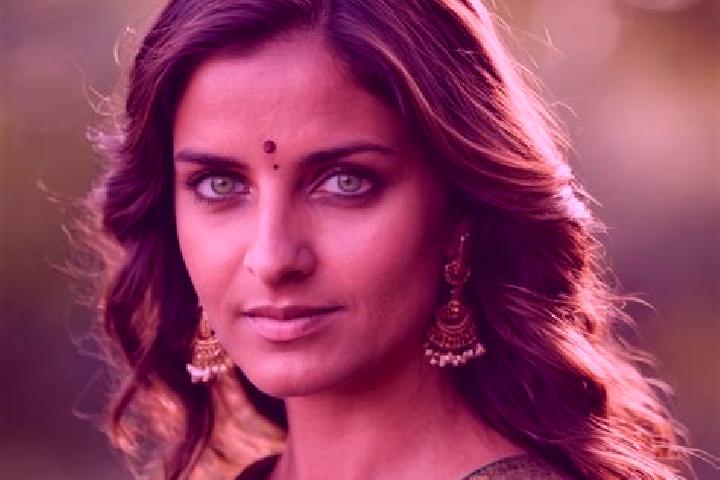 Lily, 24, a brunette green-eyed indian companion based in Lograto. Offering Fetish, Erotic Massage, 69. Available for incall and outcall, overnight bookings ...