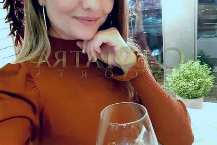 Lily, 24, a red amber-eyed latina companion based in Coquija. Offering Massage, Dinner Date, OWO, Domination. Available for incall and outcall, day and eveni...