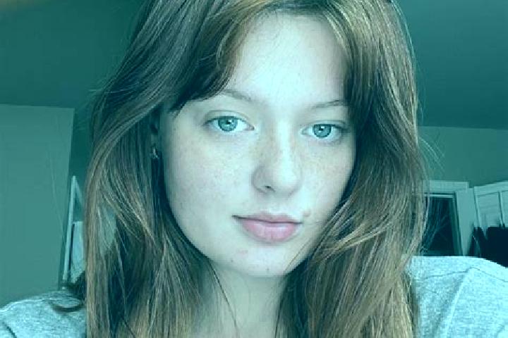 Lily, 24, a red blue-eyed caucasian companion based in Graca. Offering GFE, Overnight, A-Level, 69. Available for incall and outcall, day and evening dates.