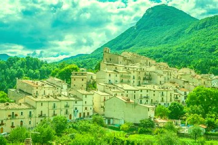 Lily, 24 — Escort in Alfedena, Italy