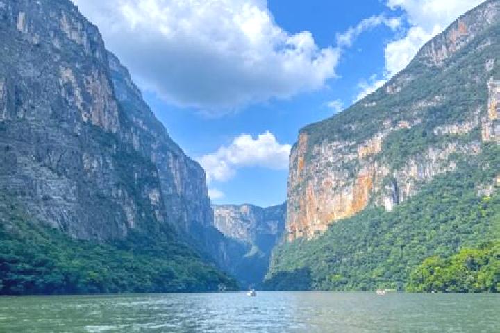 Lily, 24 — Escort in Chicoasen, Mexico