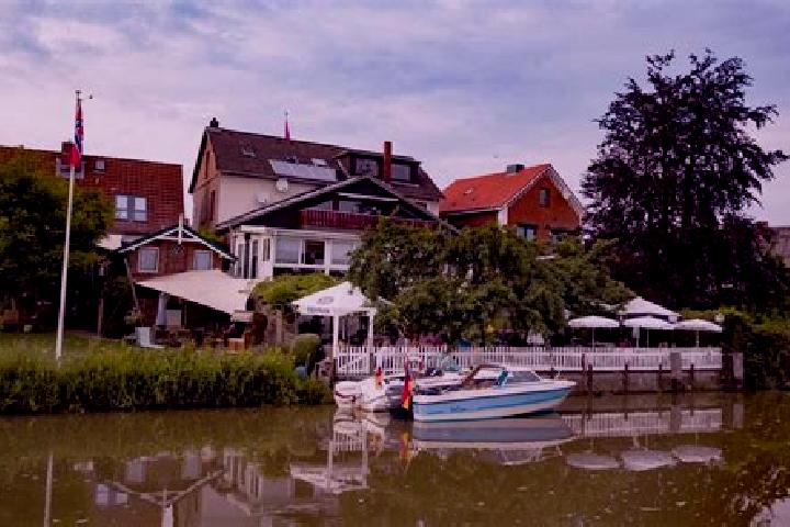 Lily, 24 — Escort in Cranz, Germany