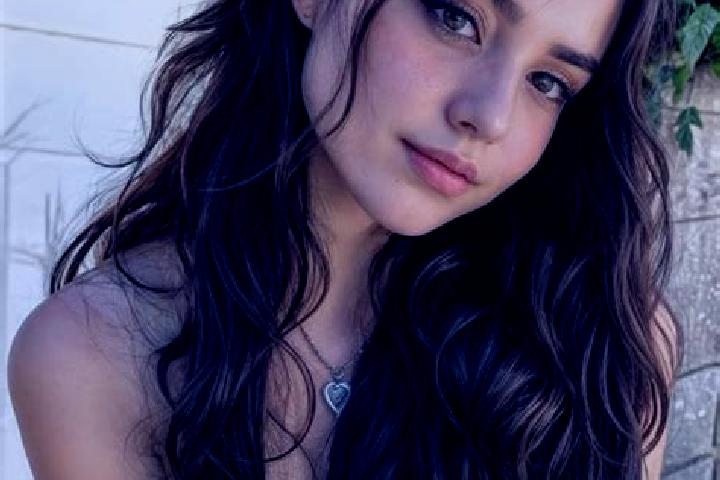 Lily, 25, a auburn hazel-eyed middle eastern companion based in Urra. Offering A-Level, Overnight. Available for incall and outcall, overnight bookings avail...