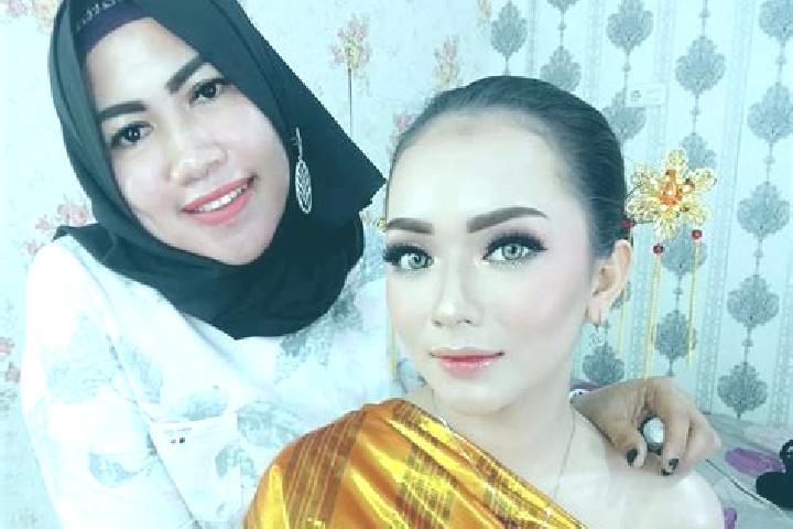 Lily, 25 — Escort in Bukitkemuning, Indonesia
