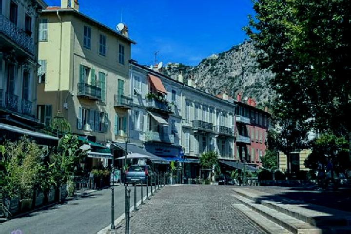 Lily, 25 — Escort in Ferriere-sur-Beaulieu, France