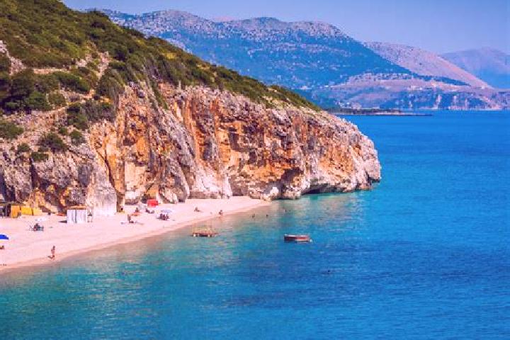 Lily, 25 — Escort in Karine, Albania