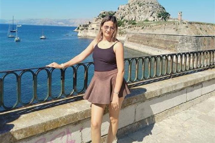 Lily, 25 — Escort in Malusteni, Romania