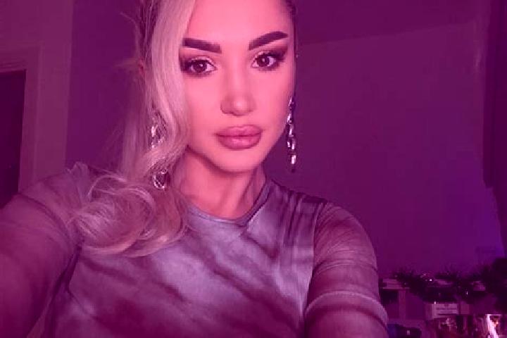 Lily, 26, a blonde grey-eyed middle eastern companion based in Boureni. Offering Erotic Massage, BDSM, GFE, OWO, Travel Companion. Available for incall and o...