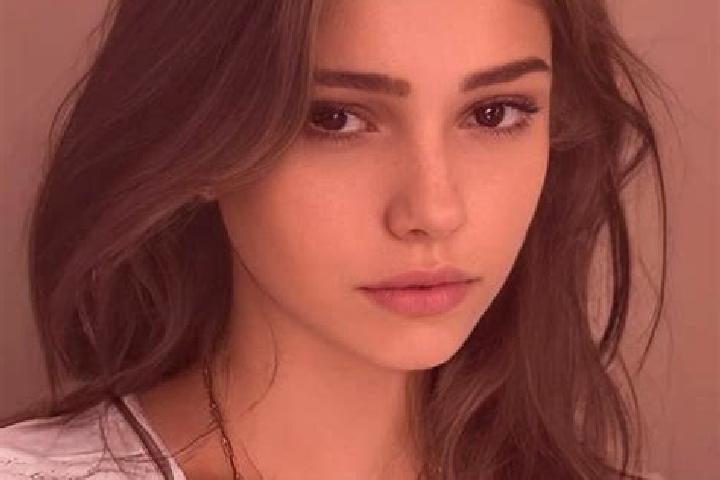Lily, 26, a chestnut dark-eyed slavic companion based in Sarimukti. Offering A-Level, Girlfriend Experience, Overnight. Available for incall and outcall, day...