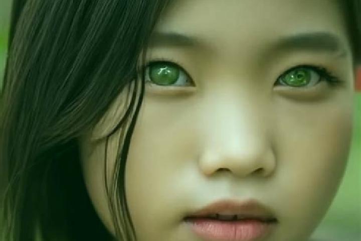 Lily, 26, a red green-eyed asian companion based in Nyoroninge. Offering BDSM, Erotic Massage, Striptease. Available for incall and outcall, day and evening ...