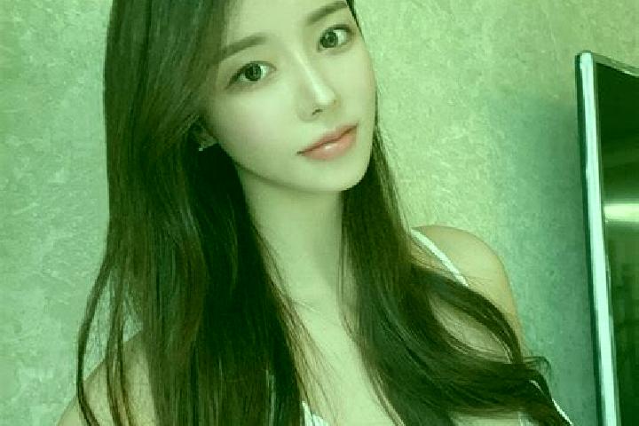 Lily, 26 — Escort in Laoxin, China