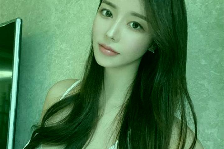 Lily, 27 — Escort in Buy, Russia