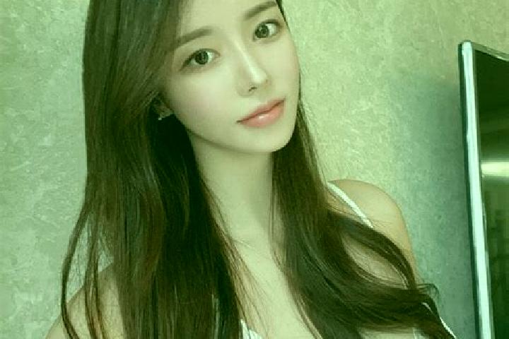 Lily, 27 — Escort in Yangjingziwan, China