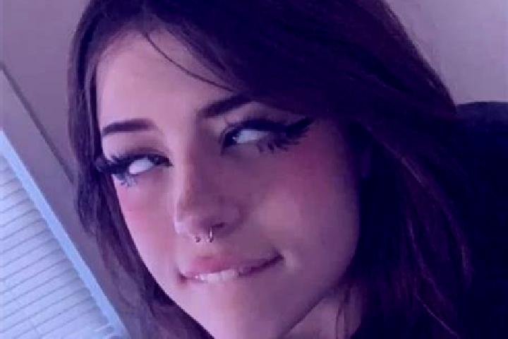 Lily, 29, a brunette grey-eyed caucasian companion based in Berghaupten. Offering BDSM, A-Level, Party Girl, OWO. Available for incall and outcall, day and e...
