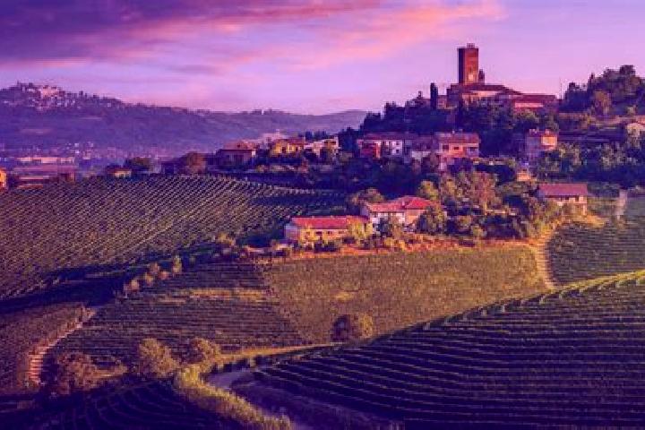 Lily, 29 — Escort in Valloriate, Italy
