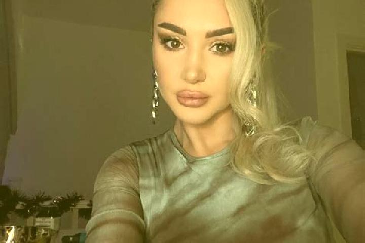 Lily, 31, a blonde dark-eyed mediterranean companion based in Bangor. Offering Dinner Date, Travel Companion, BDSM, Deep French Kissing. Available for incall...
