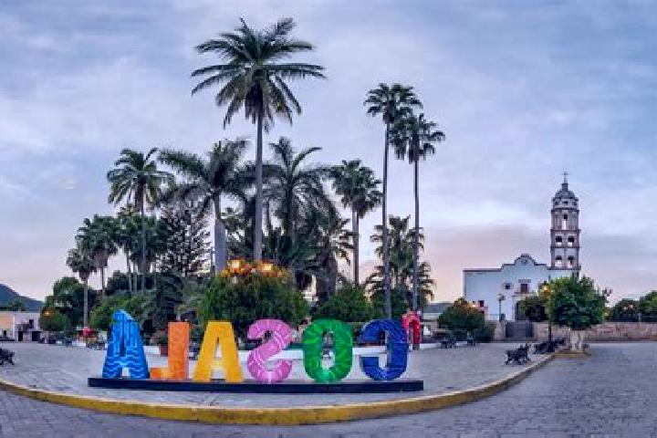 Lily, 31 — Escort in San Juan Cosala, Mexico