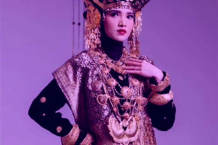 Lily, 31 — Escort in Solok, Indonesia