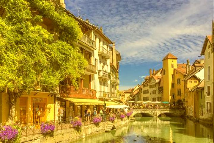 Lily, 31 — Escort in Vaudry, France