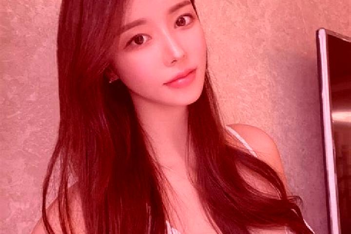 Lily, 32 — Escort in Ciburang, Indonesia