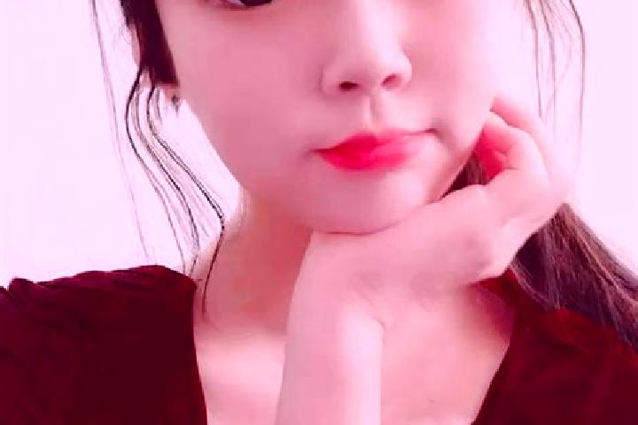 Lily, 33, a red blue-eyed asian companion based in Zongwulong. Offering A-Level, Party Girl. Available for incall and outcall, day and evening dates.