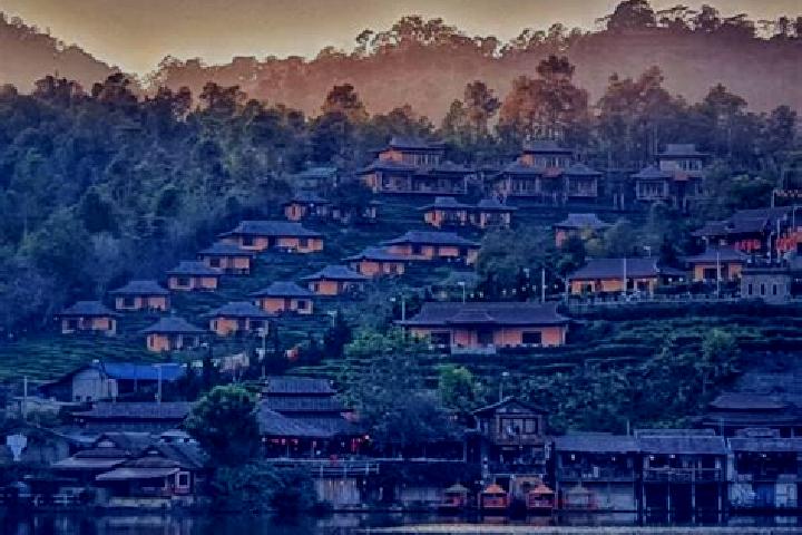 Lily, 33 — Escort in Mae Hong Son, Thailand